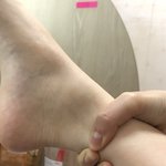 나 발목 손에 <b>잡힘</b>