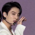 정국이 손가락 정말 길다