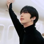 몬엑 <b>형원</b> 귀 뚫은겨?