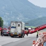 서울양양고속도로 펌프카 넘어져 교통 마비