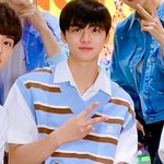 [NCT즌] 얼굴 왜 작다고 <b>유명</b>한지 알겠음
