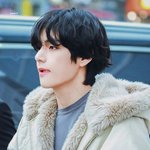 <b>김뷔</b>