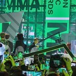 지민 이 사진 봐…