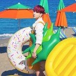 [방탄소년단] 자기 몸보다 큰 튜브를