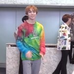 <b>버논</b> 이 무지개티 정보 아는사람