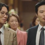 라이벌 <b>잡지사</b> 직원들의 엘리베이터 싸움