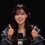 지젤 <b>엄지</b>손가락 개길다
