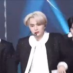 엔하이픈 제이 인상 찌푸리면서 무대함
