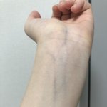 나 손목으로 퍼스널컬러 궁예 좀 <b>해주</b>셈
