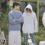 [NCT즌] 이짤 동엯이가 쟤믽이한테 팔짱끼고 있는거 같아서 미치겠음;;