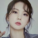 냉한 표정에 어딘가 모를 <b>처연</b>함들