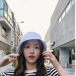 <b>유아</b> 내 최애짤