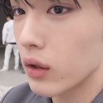 얘 얼굴봐