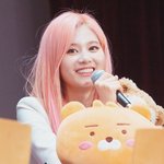 미모와 애교 동시 <b>장착</b>한 아이돌