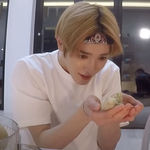 [이태용] 이 병아리 들고 있는 태용<b>마미</b>만