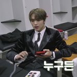 [NCT즌] 동역이 <b>보조</b>배터리에 킹웅 스티커 붙어있음