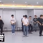 러브샷보는데 <b>찬열</b> 왤케 춤 못춰.....