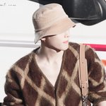 [이태용] <b>맨몸</b>에 가디건?