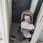 [댓글부탁해] 유모차 현관에 두는거