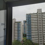 우리집 아파트 창문에 <b>매미</b> 붙음ㅋ