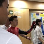 <b>톰홀랜드</b> 쫄쫄이입고 돌아다니네