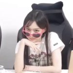 <b>헤드셋</b> 쓰는 사람잇니