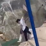 1천미터 절벽에서 끊어진 그네…<b>탑승자</b> 전원 어떻게 생존했나