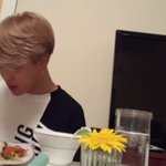 [군대] <b>아미</b>들아 이 때 <b>브이</b>앱 언젠지 알려주라!!!