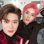 [NCT즌] 아직도 얘네 둘 사진을 기다리는 <b>여성</b>