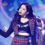 장원영 이 의상 일본느낌 나는데