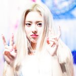 깜깜한 <b>밤중</b>에도 잘 보일 女돌