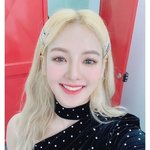 이제 눈칫껏 금발로 자랄 때가 된 것 같은 아이돌.jpg