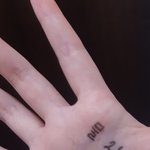 [ㅈㄱㄴ] 나 물 마시는거 안잊을라고 손에 써두고 <b>다님</b>