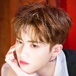 [펜타곤] <b>비현실</b>적 얼굴