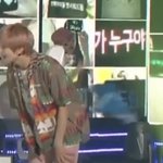 [NCT즌] 와 아예 <b>밖</b>으로 <b>옷</b> 던지는거