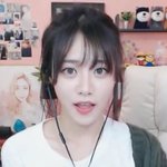 <b>이분</b> 이름 뭐야