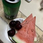 <b>수박</b>과 체리와 맥주..