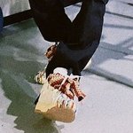 [NCT즌] 이태용 신발 왕<b>리본</b>..