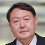 얘들아 이사람 엉덩이<b>탐정</b> 닮지 않았냐