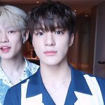 [NCT즌] <b>말레이시아</b> 자컨 보는데 둘다진짜 하얗다