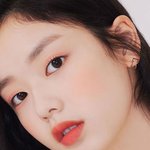 쉽게 가려질 리 없는 <b>여</b><b>돌</b> 미모