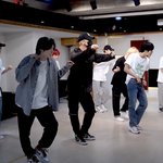 역시 아이돌은 아이돌이구나 새삼 느낀거.<b>gif</b>