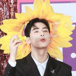 [댓글부탁해] <b>은우</b> 뒤에 있는 거 이거 후광 아니지 ?