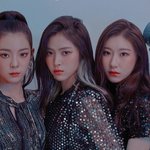 충격이었던 <b>ITZY</b> 데뷔 단체 사진들.jpg