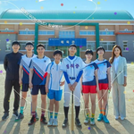 배우들이 촬영장에서 대기 시간에 게임하는 드라마