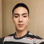 <b>셔누</b> 머리 깎으니까 더 잘생겼노