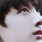 야 <b>입술</b> 오지게 두꺼운 남돌이나 연예인 알려줘