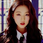 장원영 이 사진 ㅈㄴ 아이돌 게임 4성카드 같다