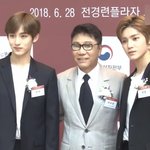 [NCT즌] 이야.. <b>좌우</b>로 엔시티 비쥬얼 탑을끼고 사진을 찍다니...