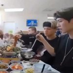 [에이티즈] <b>여상</b>이한테 덜어주는 고기 크기봨ㅋㅋㅋ